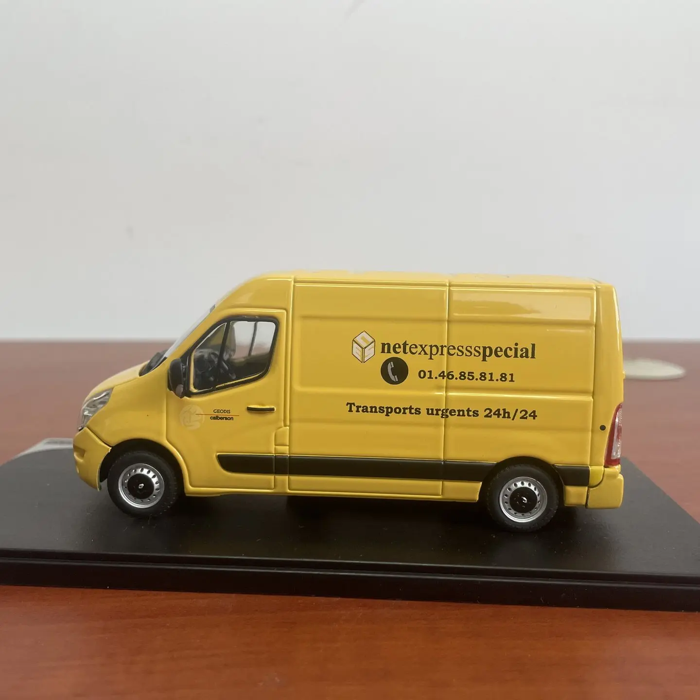 Фото Модель автомобиля Eligor 1:43, литая из сплава, Renault Master Geodis, классическая ностальгическая коллекционная модель, подарок для взрослых, сувенир, статическая модель для демонстрации №2