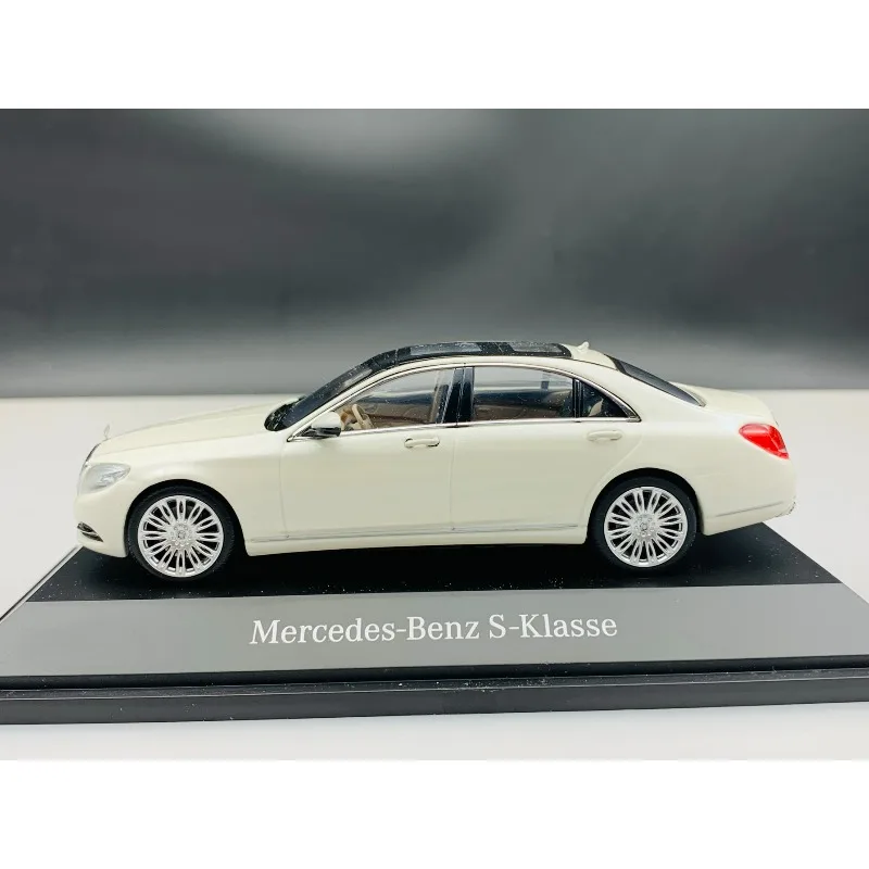 Фото Металлическая модель автомобиля SCHUCO 1:43 S600 W222 №2