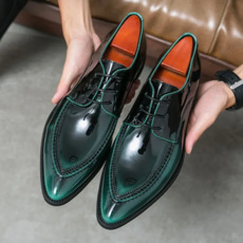 

Leather Shoes Men's Leather 2023 Business Formal Wear Brogue Hollow out Breathable British Groom Wedding Shoes Oversized