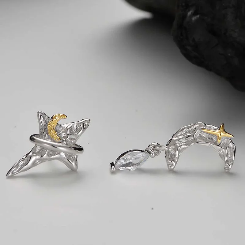 Серьги-гвоздики женские Асимметричные из серебра 925 пробы с фианитами