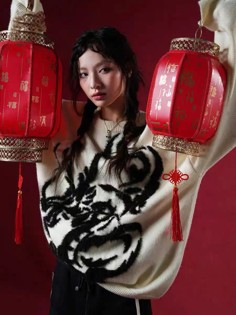 Рисунок 3 - Осенне-зимний мужской свитер с принтом дракона