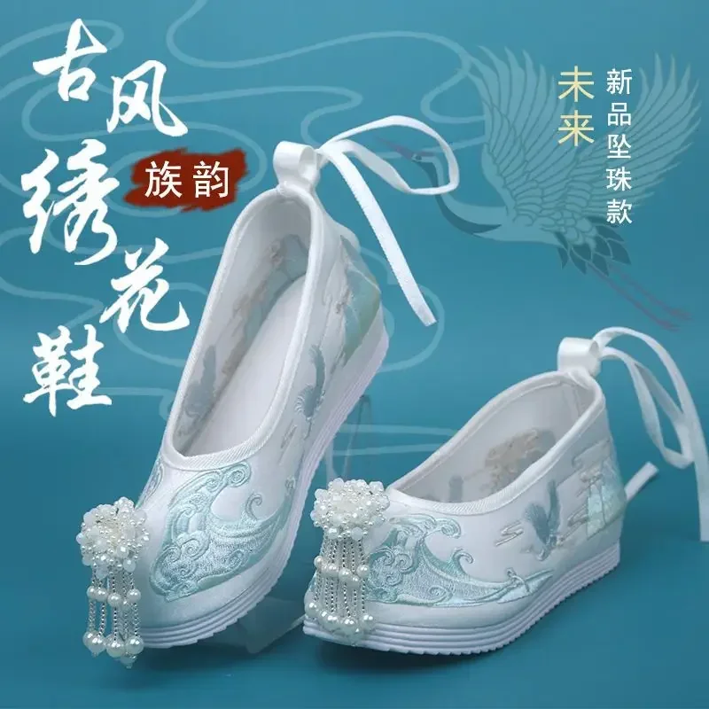 Оригинальные летние древние туфли Hanfu с вышивкой элегантные из ткани жемчужной