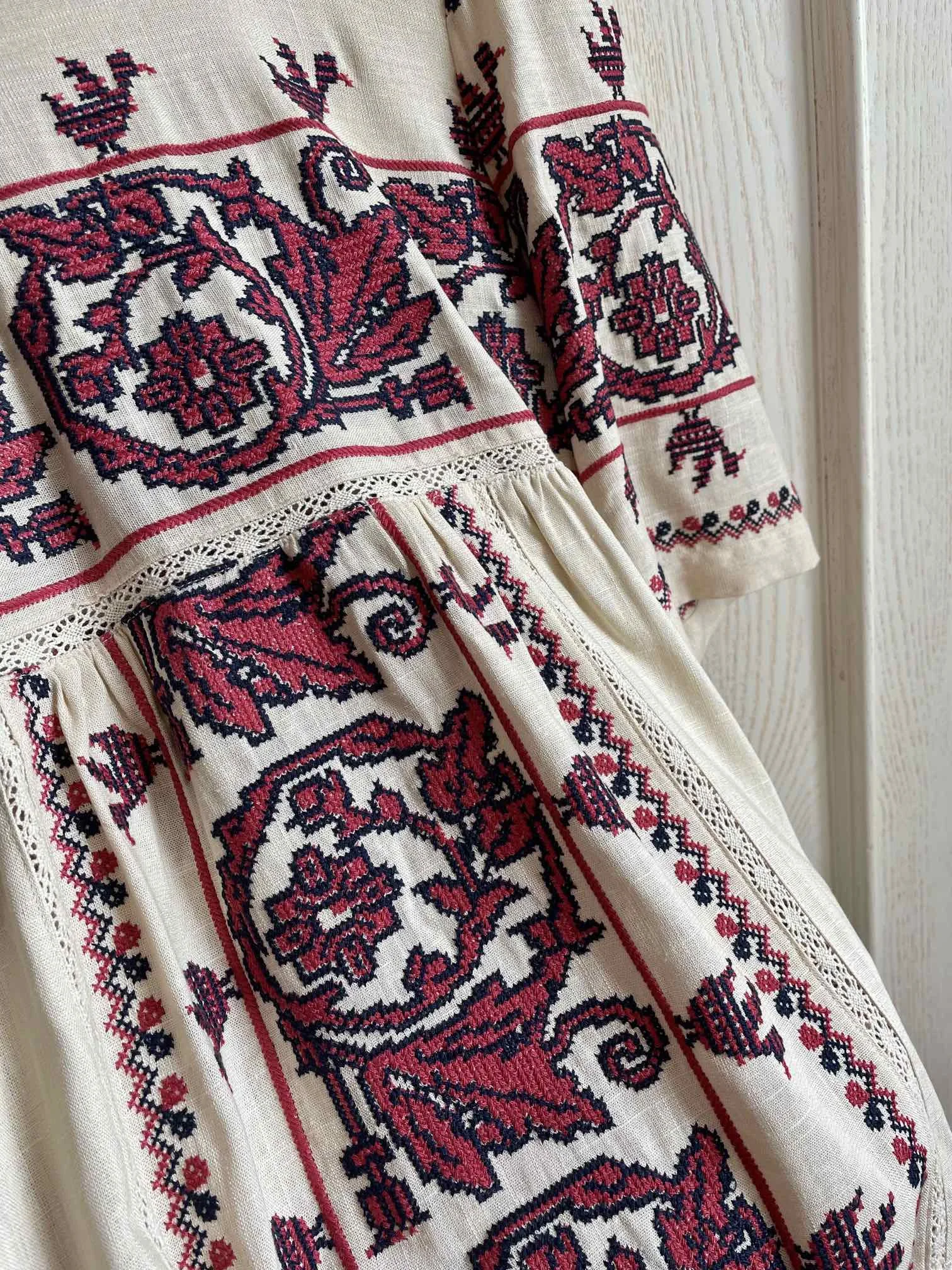 Новинка 2024 женская модная юбка с коротким рукавом круглым вырезом и вышивкой