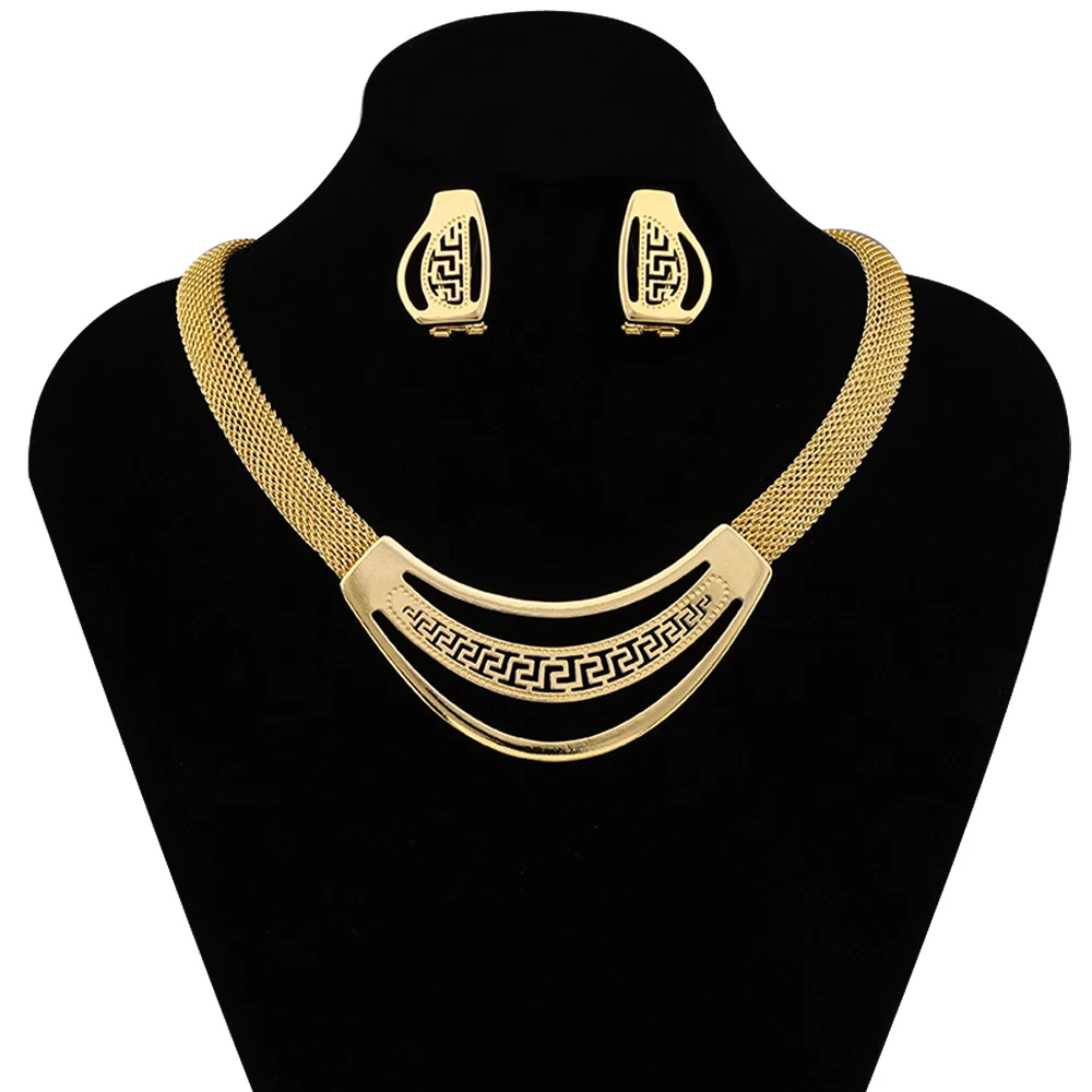 

2023 New Necklace Earrings Classic Fashion Set Party Dress Matching Clothing
