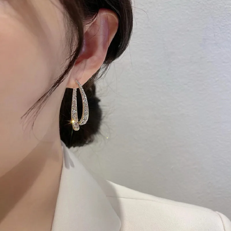 

Korean Hot Selling Double C Shiny Rhinestone Dangle Earrings For Women Romantic Wedding Jewelry Trend Party Sexy Earring 2021