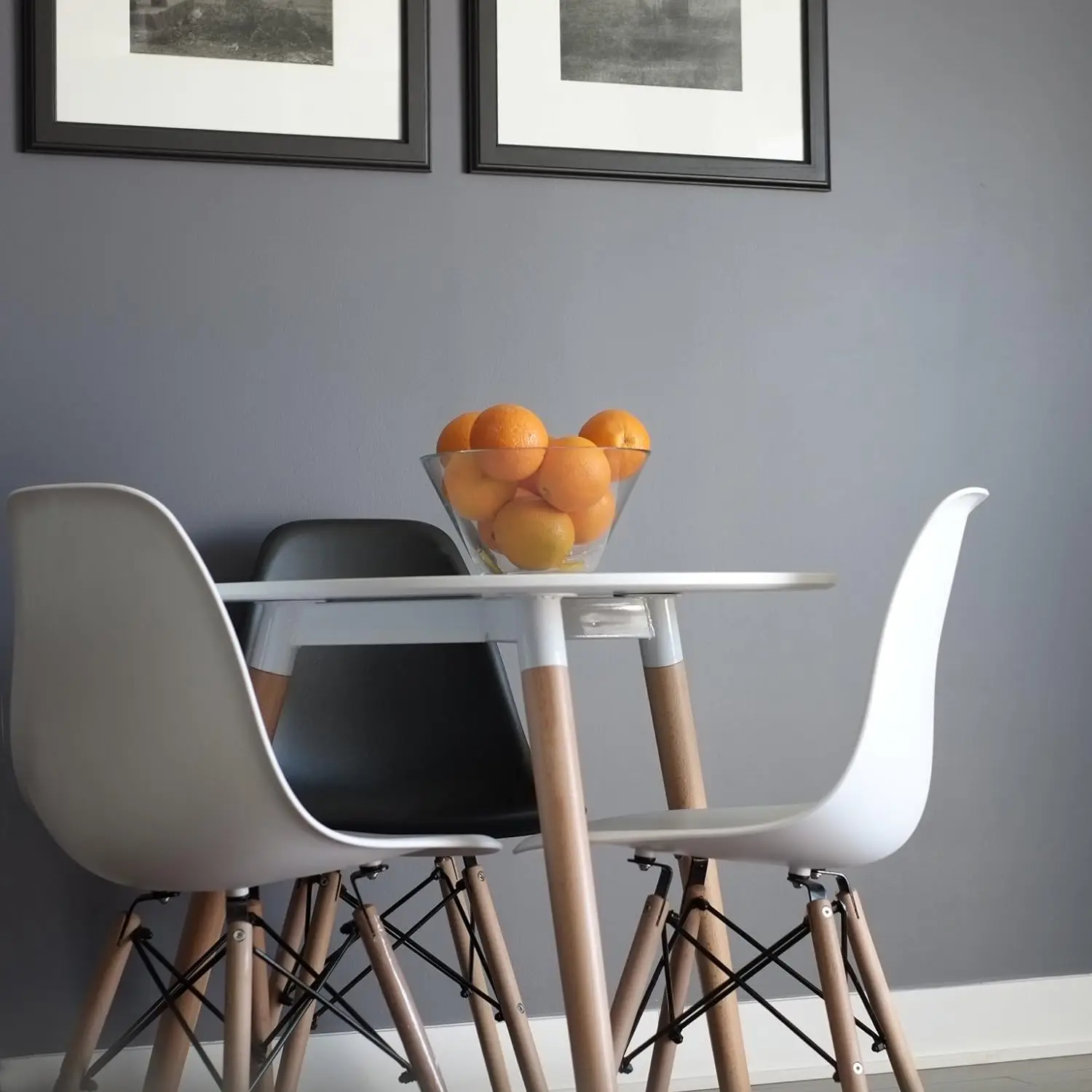 Круглый обеденный стол Formwell боковой в современном стиле с натуральными