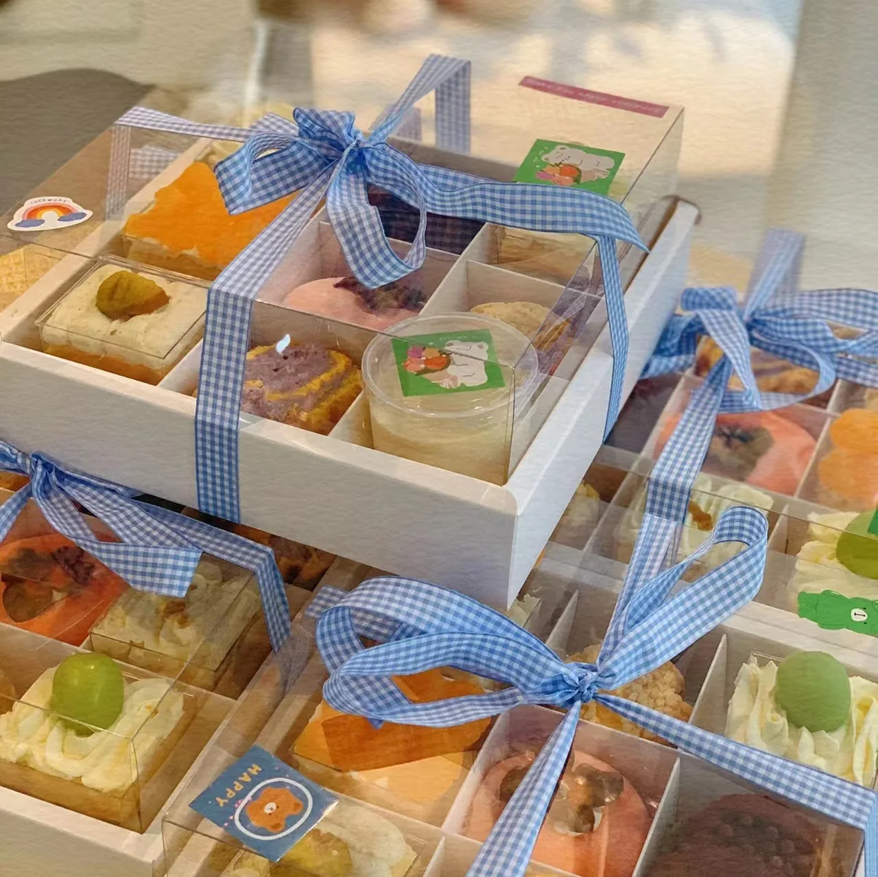 

10pcs 9 Holes Kraft Paper Boxes Holder Dessert Containers with Window and Cupcake Boxes and Packaging Cake Cookie Boxes