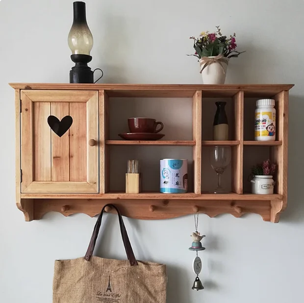 

Ретро стенка для цветов из массива дерева