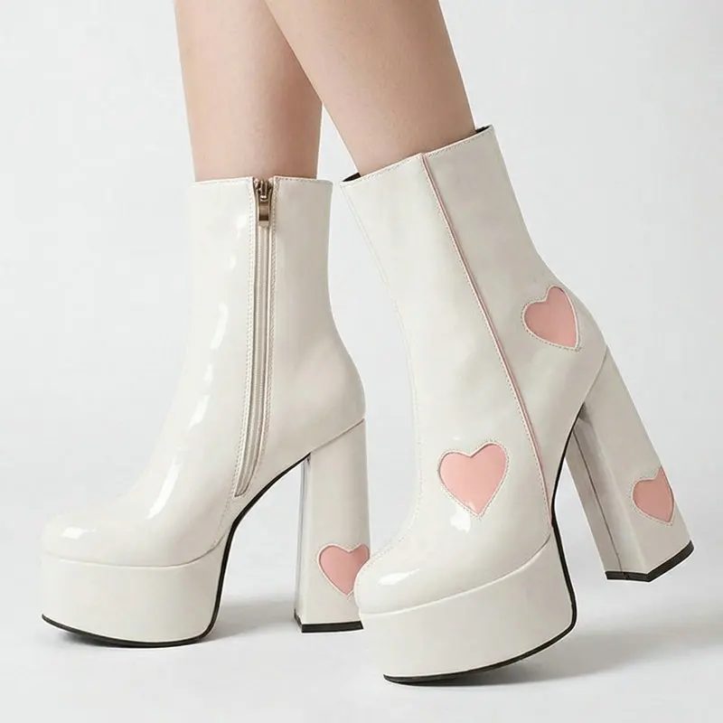 Фото Женские ботильоны Kawaii Sweet Heart Decor из лакированной кожи на платформе с массивным каблуком и боковой молнией, в стиле Y2K, клубные короткие ботинки №1