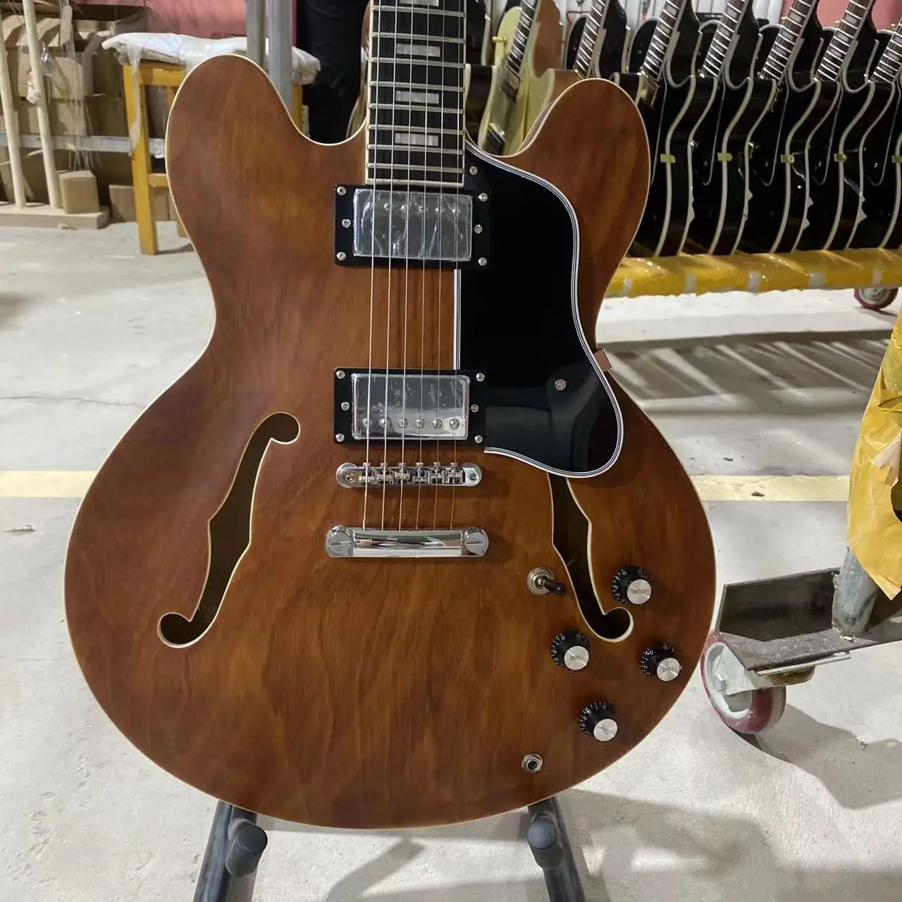 

ES 335 Electric Guitar Brown Color Semi Hollow Body Jazz Version Black Pickguard Matte Finished Free Shipping