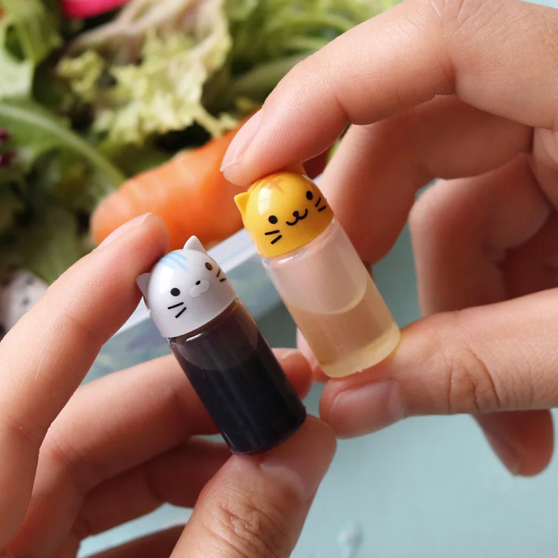 

4pcs/set Mini Seasoning Sauce Bottle Cute Animal Small Sauce Containers Soy Sauce Box for Kids Bento Box Kitchen Accessories