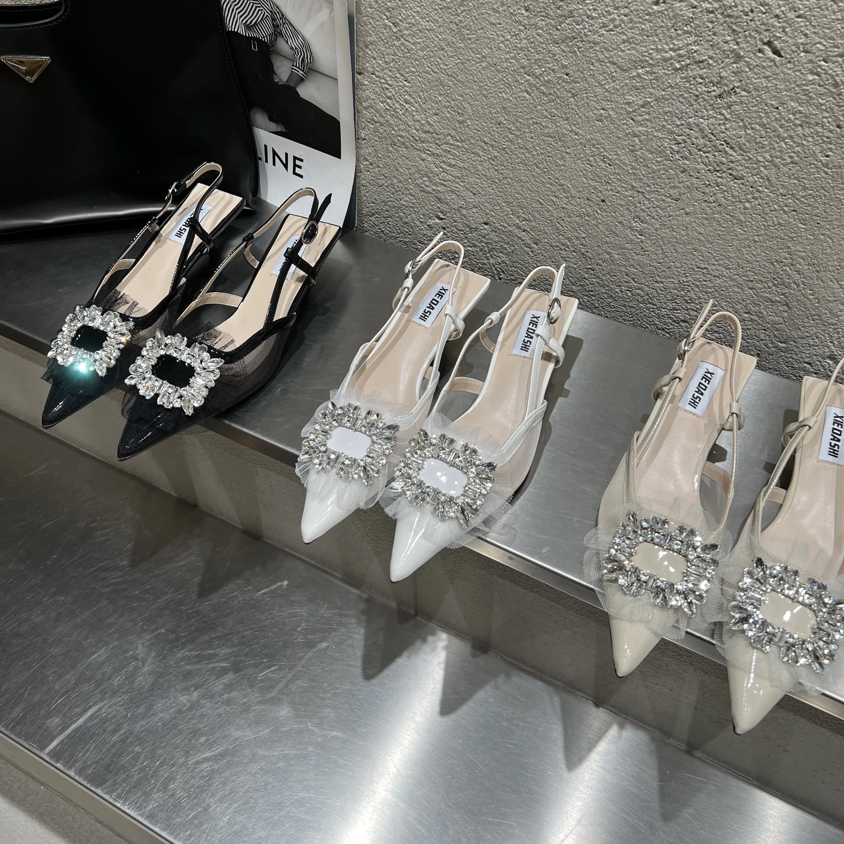 

2022 Fashion Women Sandals Crystal Buckle Pointed Toe Rhinestoen Design Air Mesh Elegant Back Buckle Strap Thin Mid Heels 35-39