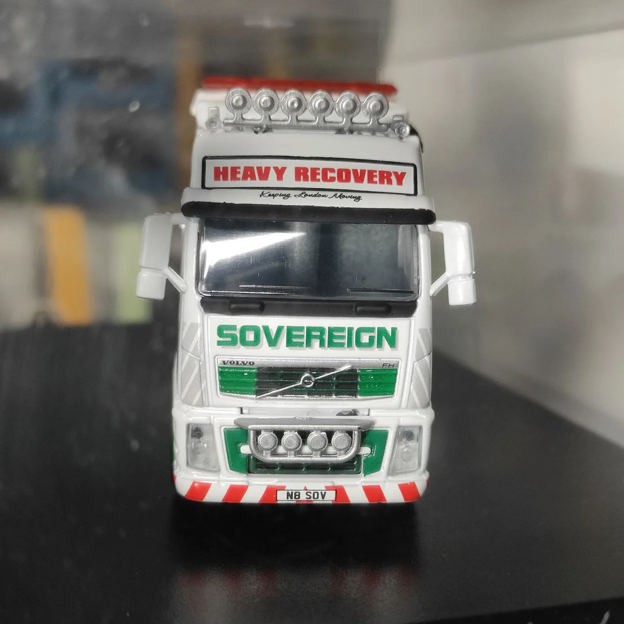 Фото Литая под давлением модель автомобиля из сплава OXFORD CMG Volvo FH в масштабе 1:76 №5
