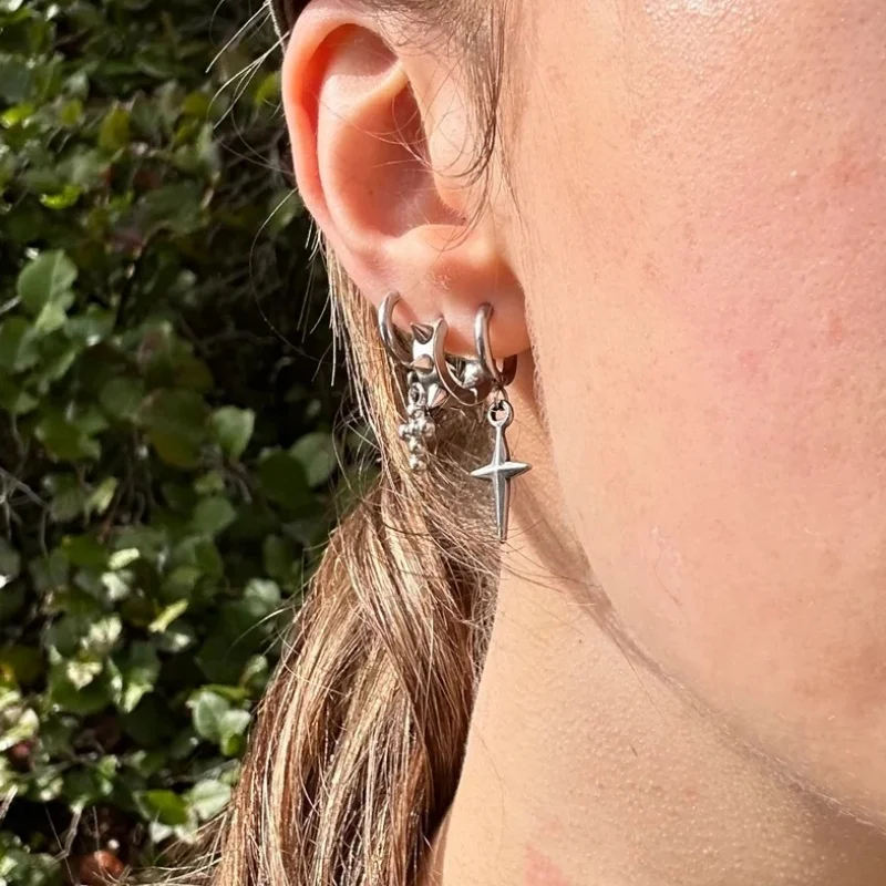 Серьги Y2K | Протиаллергенные авангардные серьги Star Cross без бронирования