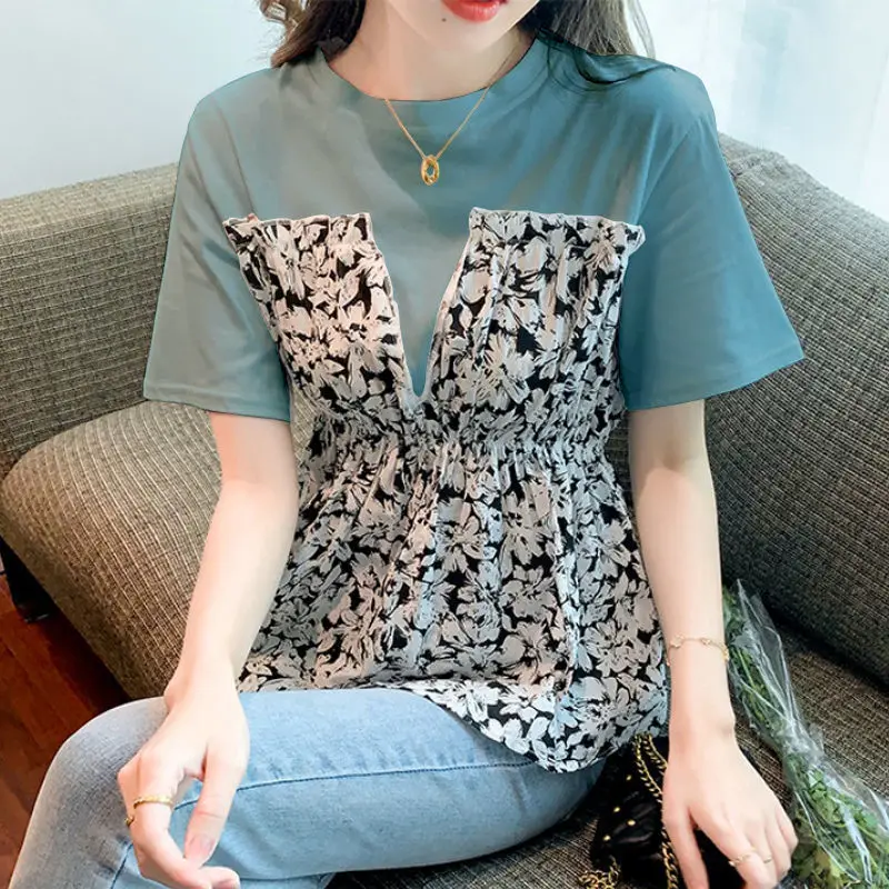 2022 summer new round neck  stitching floral short-sleeved t-shirt women's design sense niche waist top  Casual  Cotton