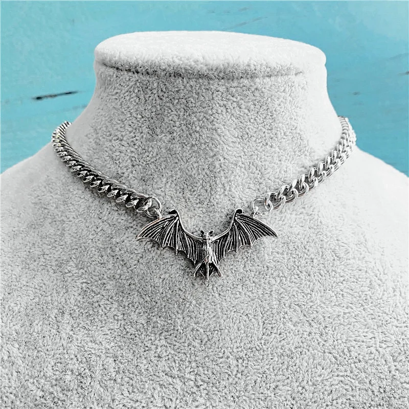 

Women Fashion Punk Gothic Bat Chain Necklace Animals Hip Hop Girls Choker Jewelry Gift for Women
