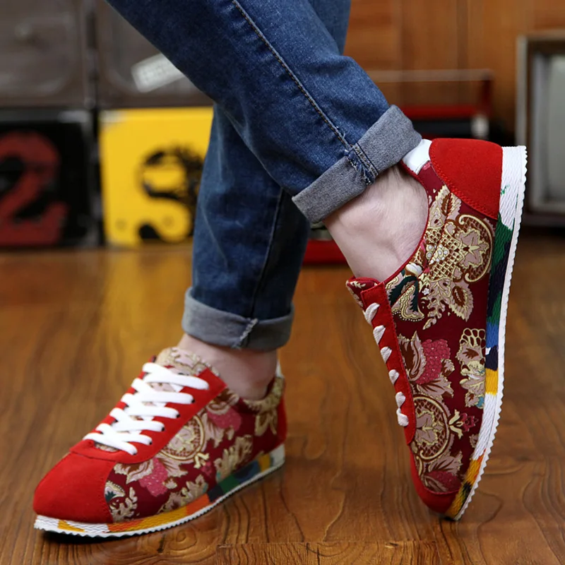 Retro Fashion Flowers Print Running Shoes Men Comfort Suede Embroidery Designer Sneakers Men Light Sports Shoes Chaussures Homme