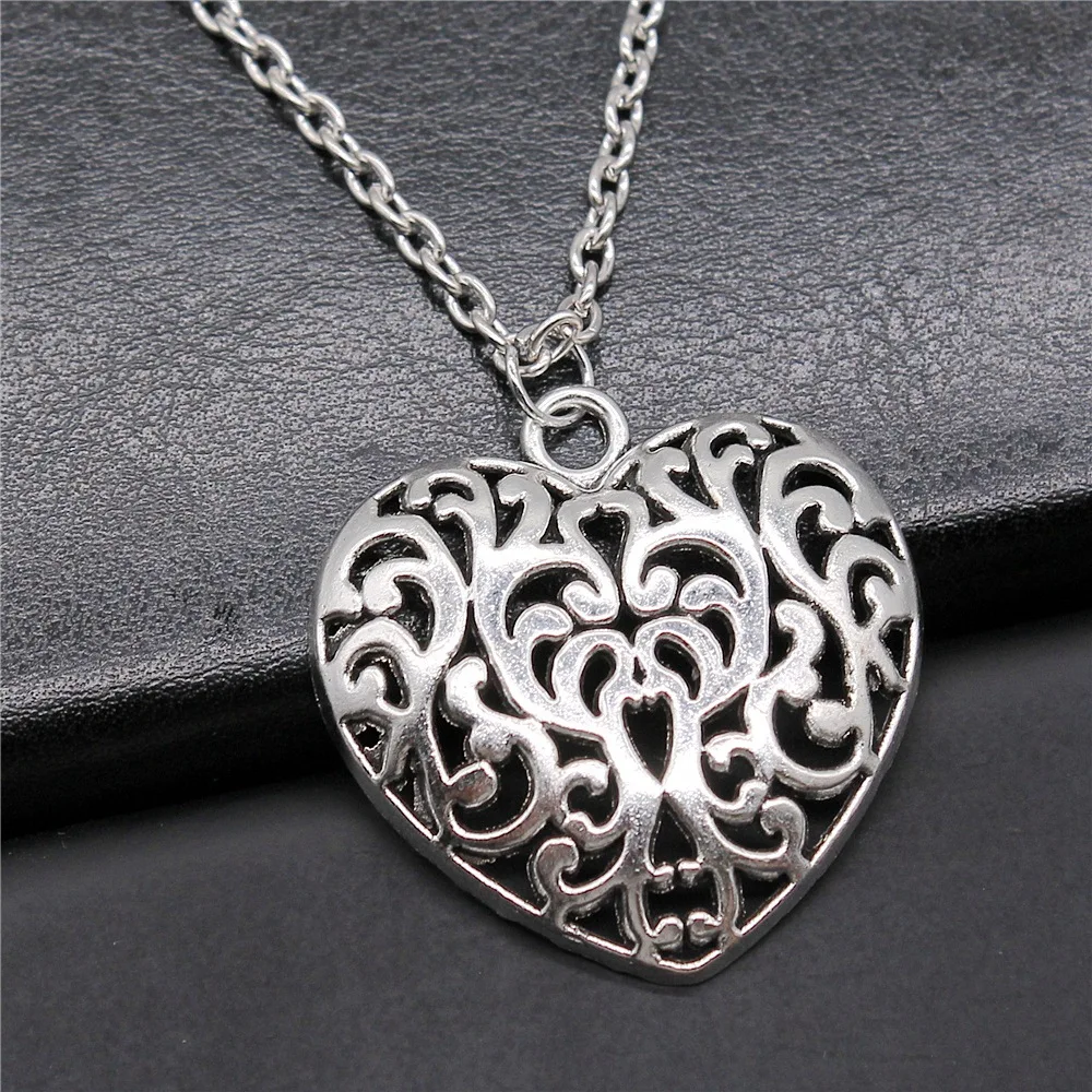 

Цепочка с кулоном в форме сердца для мужчин и женщин, винтажное ожерелье с резным кулоном под античное серебро, длинная цепь, модные аксессу...