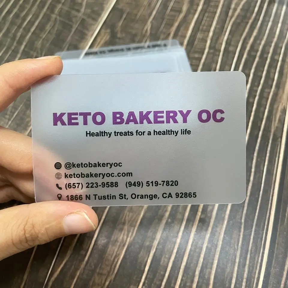 

Дешевая напечатанная на заказ визитная карточка из прозрачного пластика с логотипом компании