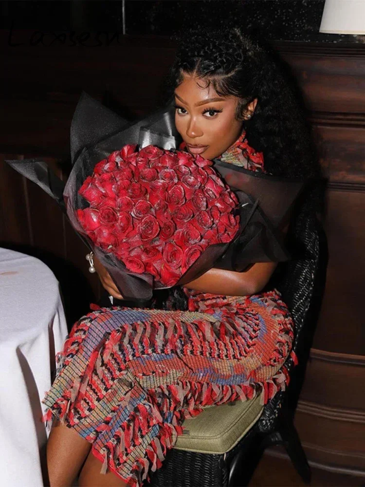 Женское трикотажное платье с кисточками и открытой спиной без рукавов