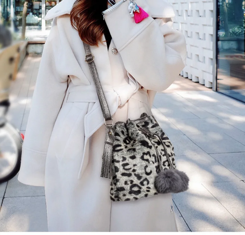 

New Furry Handbags Korean Version of Wild Fashion Leopard Print Bucket Bag Ladies Shoulder Messenger Bag Handbags