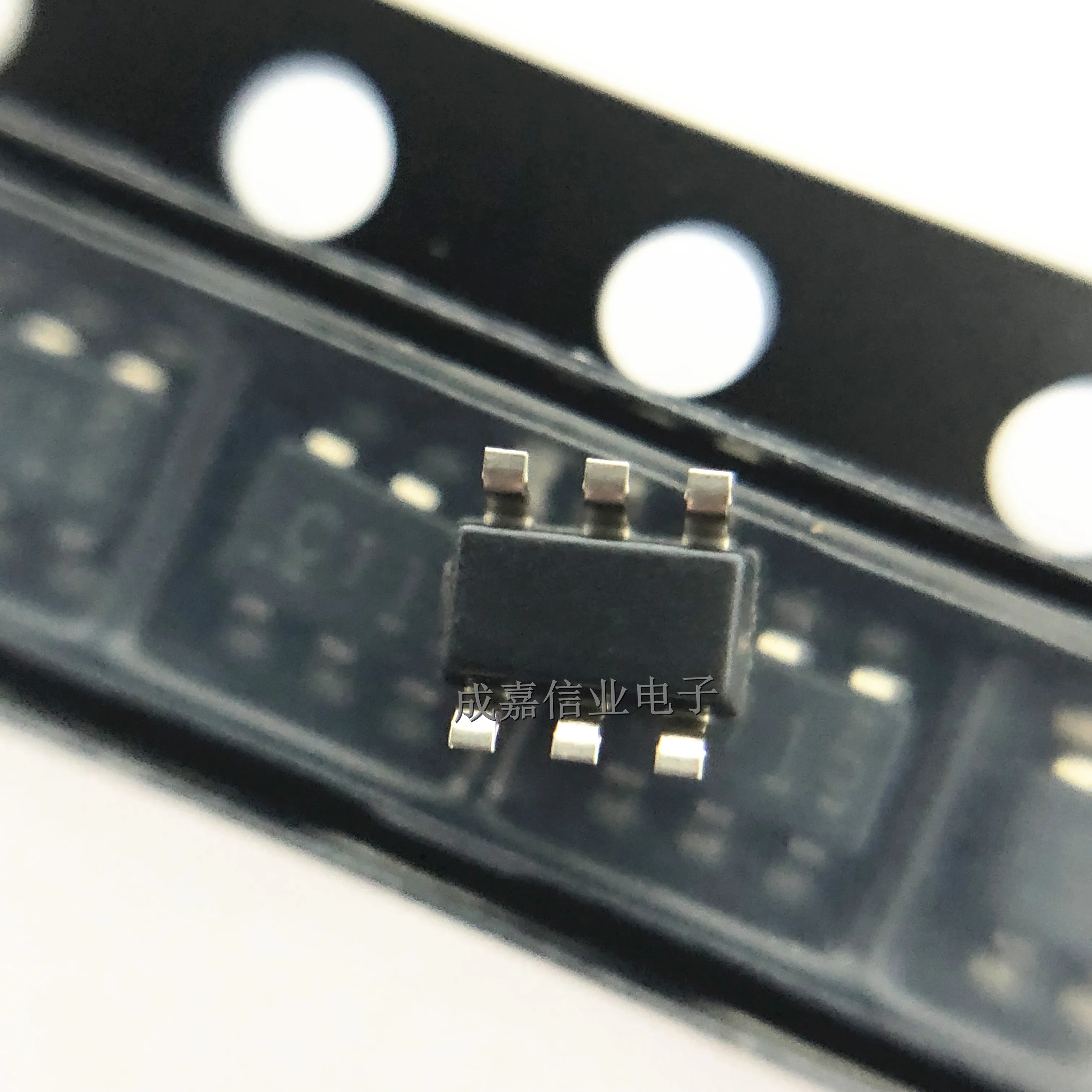 10 шт./лот SN74LVC1G11DBVR SOT-23-6 МАРКИРОВКА логические ворота C115 Sngl 3 Inpt Pos и рабочая