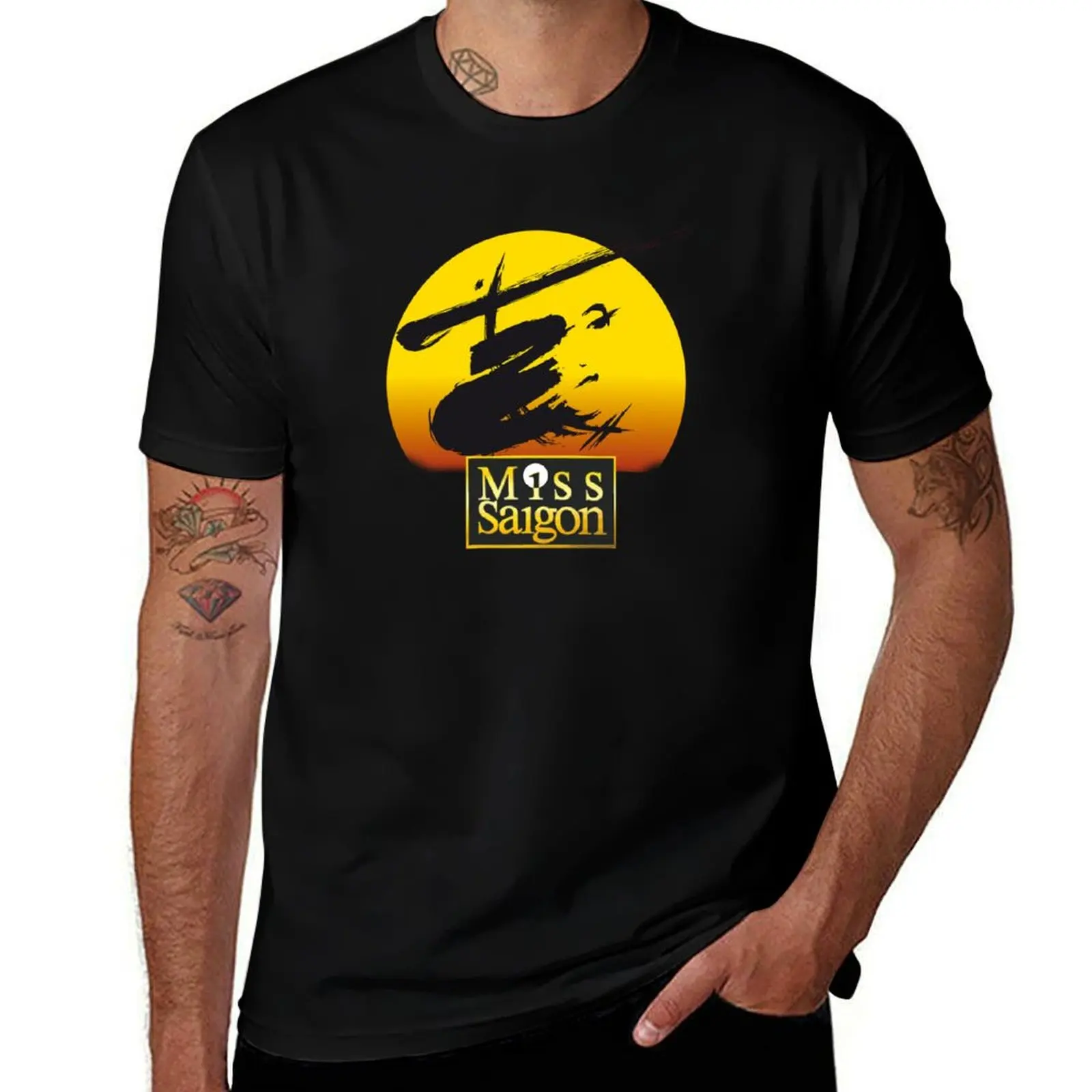 Фото Футболка Miss Saigon, минималистичная однотонная футболка с круглым вырезом №1