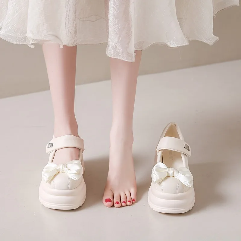 Женские кроссовки без шнуровки на толстой подошве 9 см