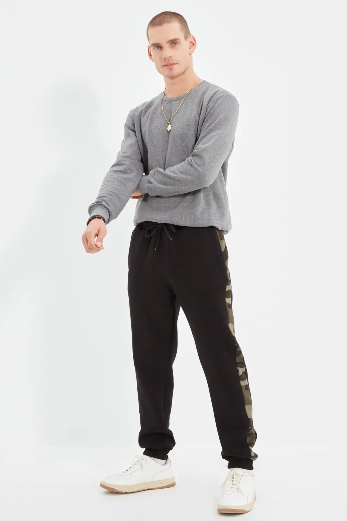 

Trendyol Men 'S Regular Fit Rubber Trotting Stripe Sweatpants TMNAW22EA0341