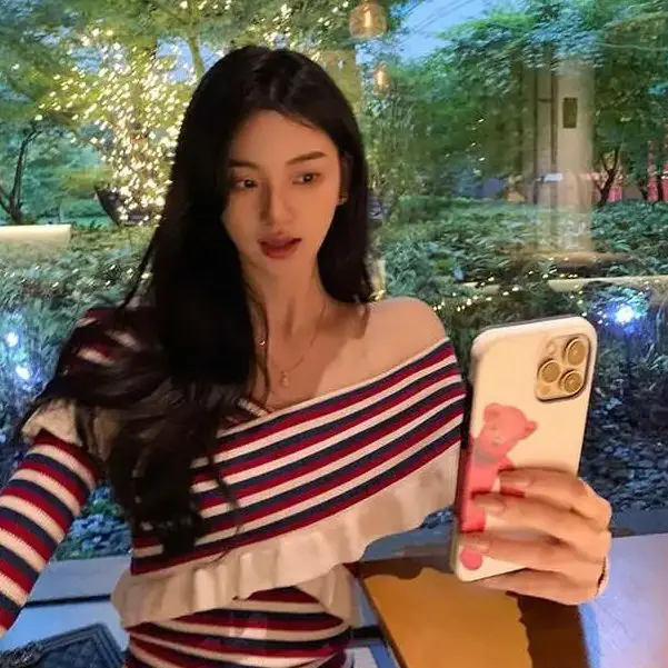 Корейский вязаный свитер Pure Lust Стиль на одно плечо в контрастную полоску