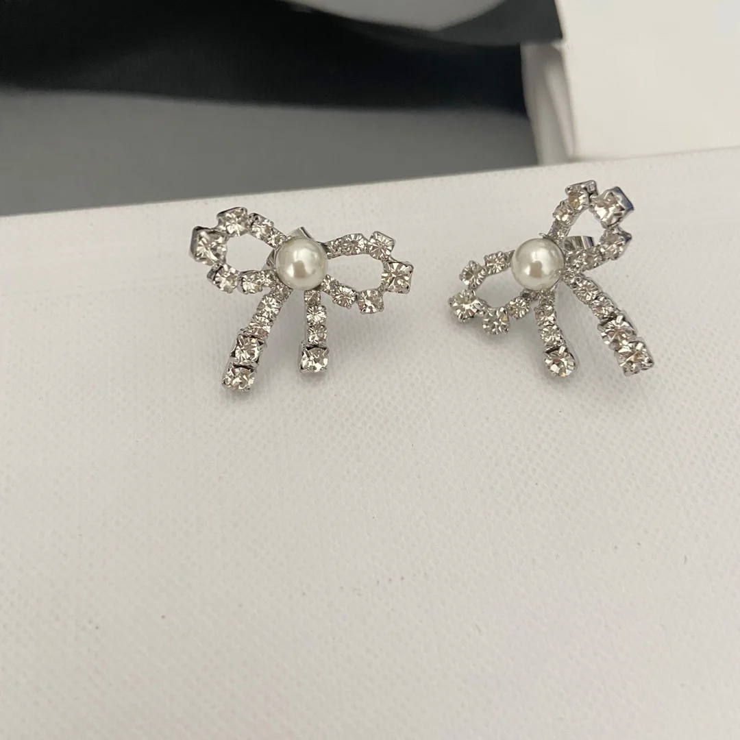 

European and American popular bow crystal earrings
