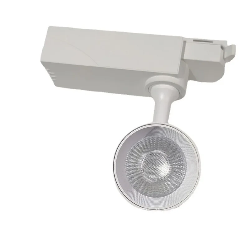 Четырехходовая проводящая лампа DALI с затемнением и цветовой температурой.