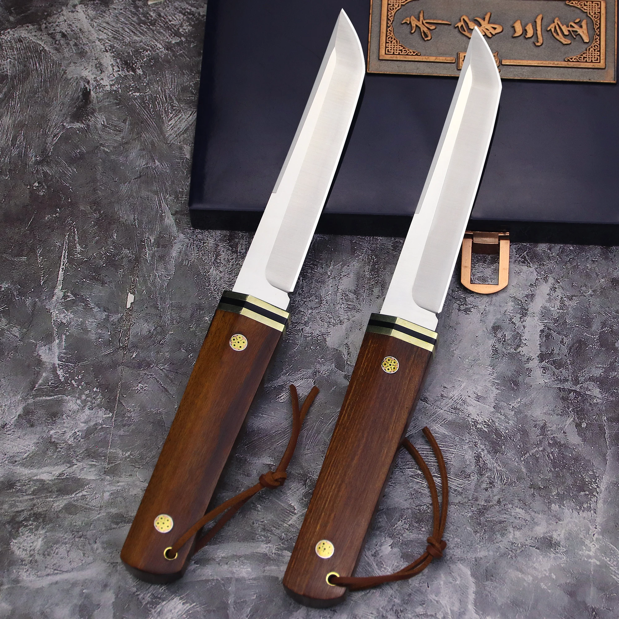 Многофункциональный охотничий нож WPKOPYA с деревянной ручкой