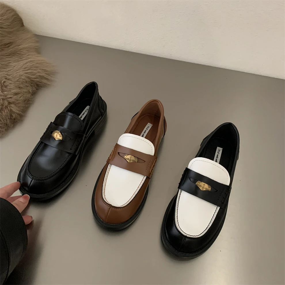 

Женские туфли дерби в британском стиле, повседневные осенние модные кроссовки с закрытым носком, лоферы смешанных цветов с мехом, на плоско...