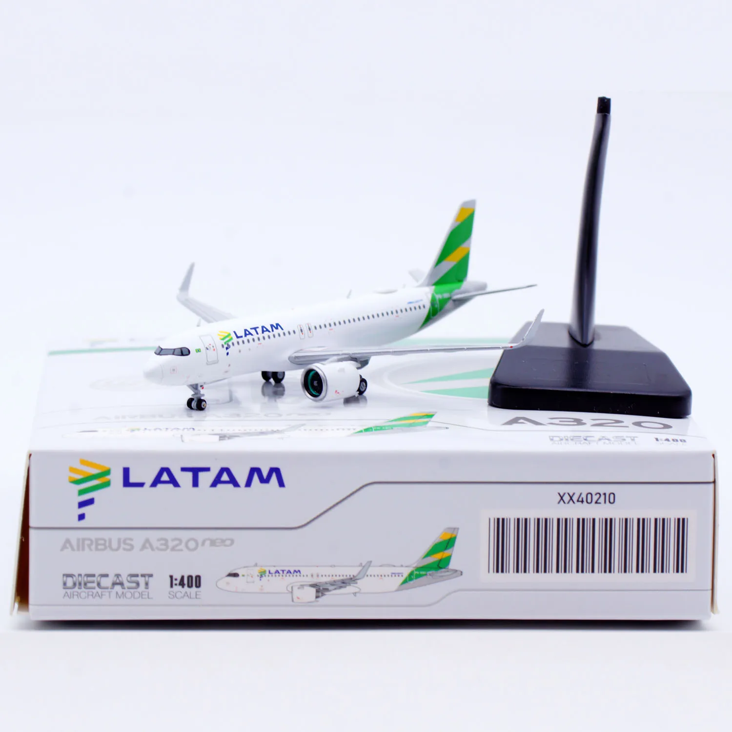 Фото Коллекционная модель самолета из сплава XX40210 JC Wings 1:400 LATAM Airlines Airbus A320neo PR-XBG с подставкой №1