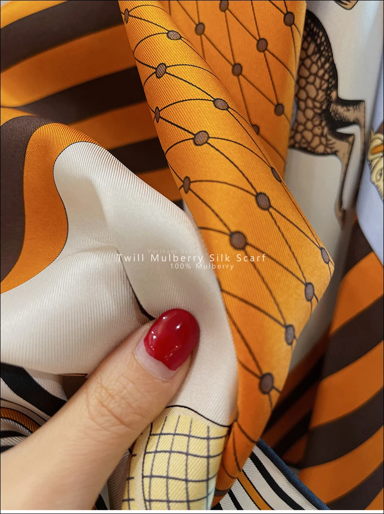 Рисунок 5 - Женский брендовый шелковый шарф с принтом лошадей