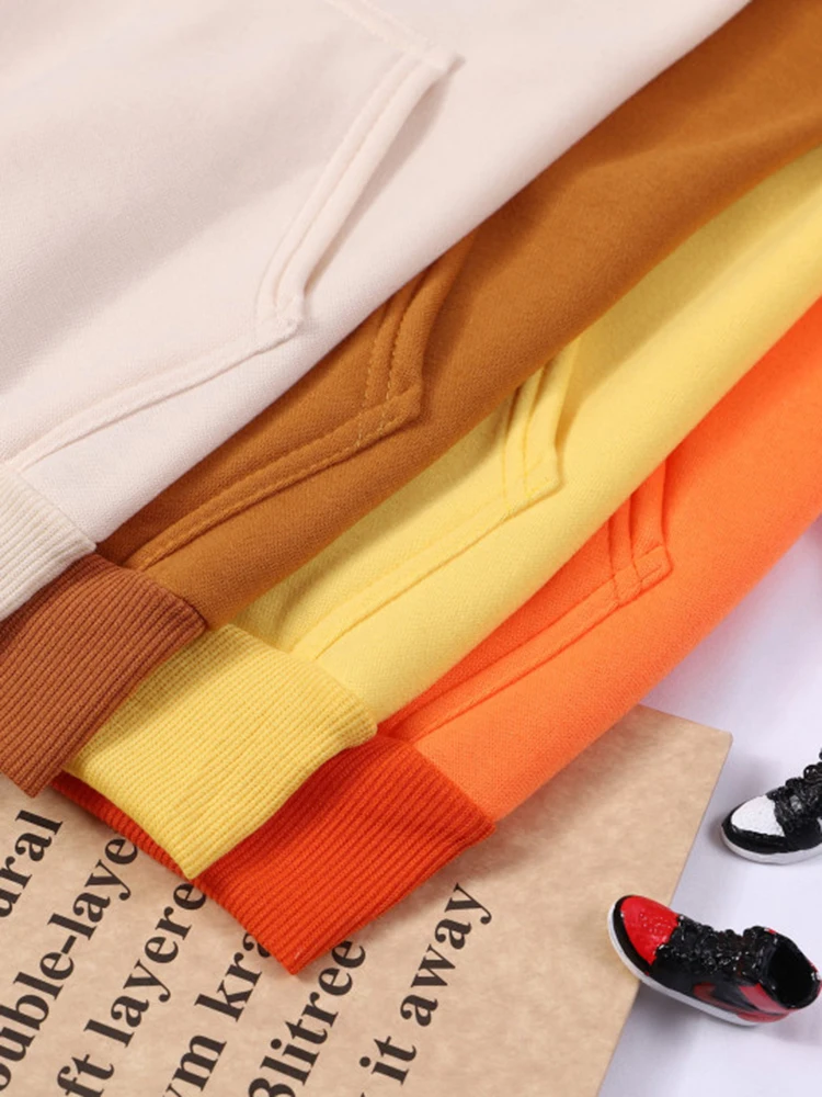 Женский пуловер с принтом ёлки круглым вырезом