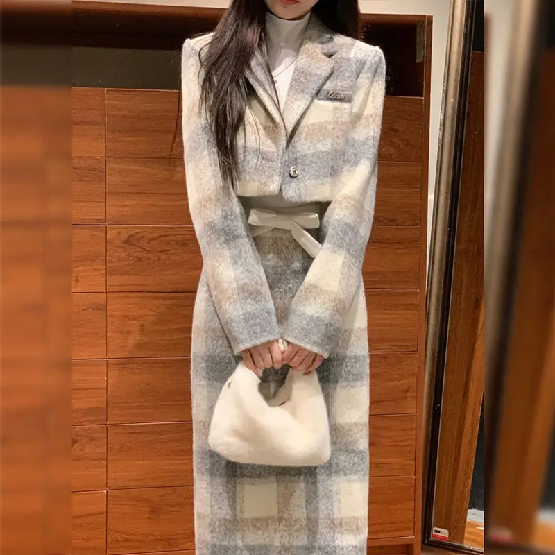 

Новинка 2023, серый клетчатый шерстяной топ и юбка, Модный женский Зимний новый корейский дизайн, шерстяной топ, комплект из двух предметов, 181