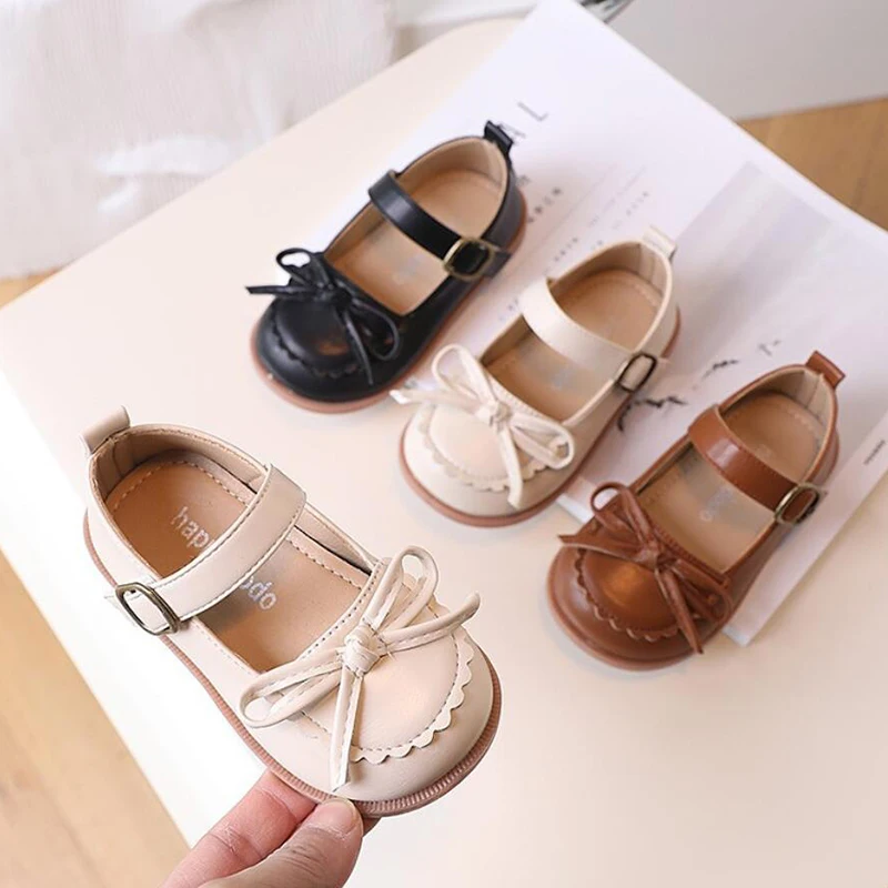 

Детская мягкая кожаная обувь с крючком и петлей