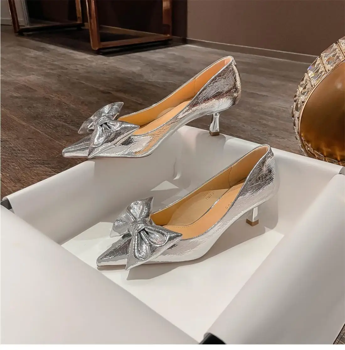 

Туфли-лодочки женские из лакированной кожи, на среднем каблуке