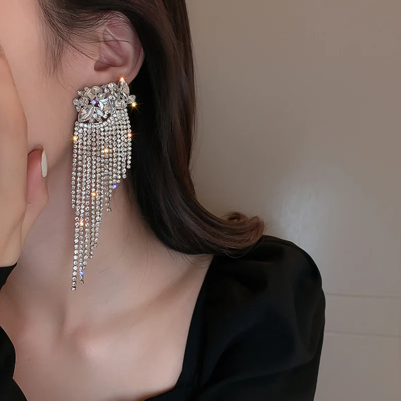 

Женские серьги-гвоздики с кисточками, с кристаллами