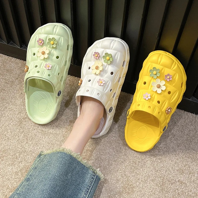 

2023 New Summer EVA Non-slip Garden Shoes Men Women Hospital Work Medical Sandals Classic Nursing Clogs Waterproof Slippers