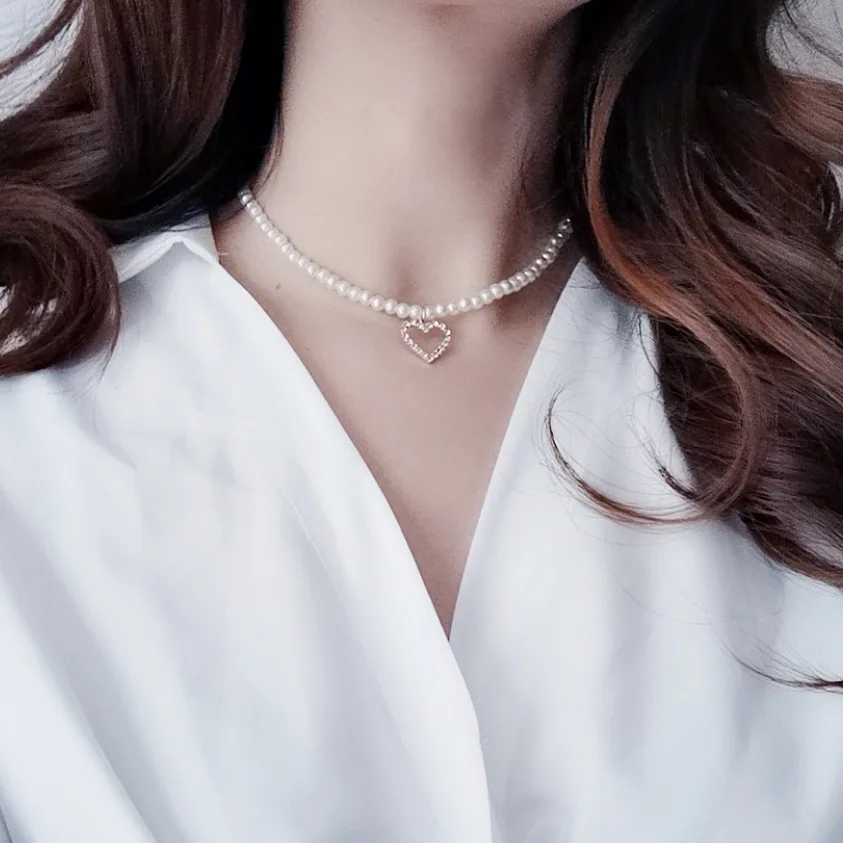 

Новинка 2022, модное ожерелье-чокер с жемчужной цепочкой Kpop, милая подвеска Стразы в виде любовного сердца для женщин, в стиле панк, искусствен...