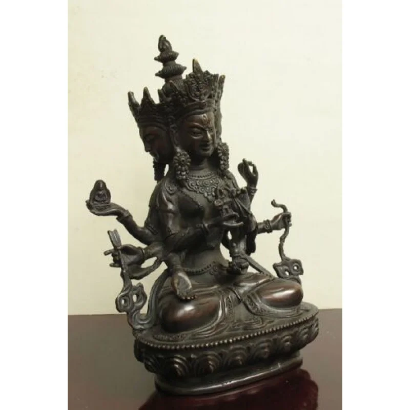 

Старая бронзовая фотостатуя с тремя головами и шестью руками желаю вам богатства