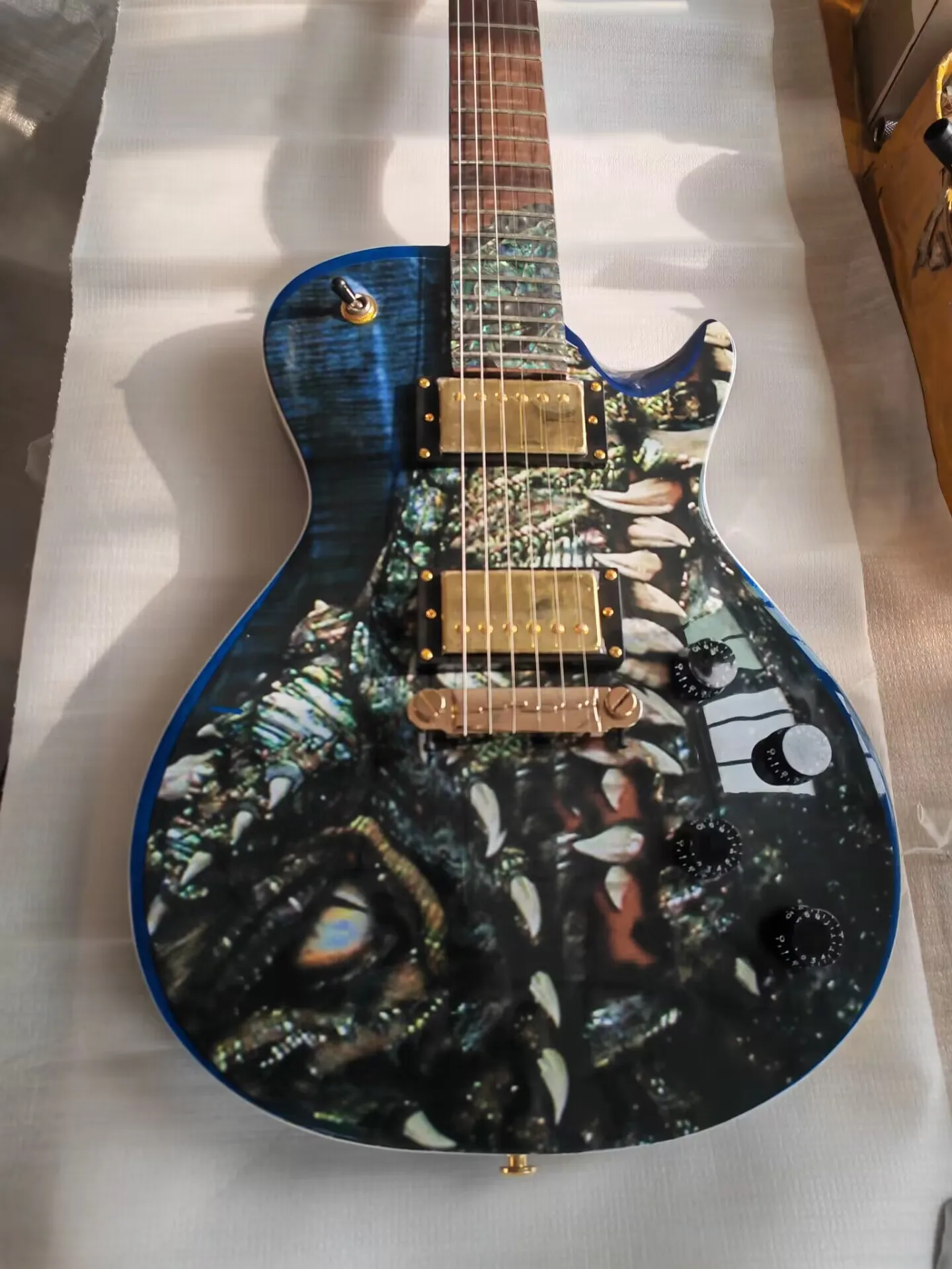 

Rare Dragon 2000 Trans Blue Flame Maple Top Electric Guitar Big Inlay Body Wrap Arround Tailpiece Bridge Gold Hardware