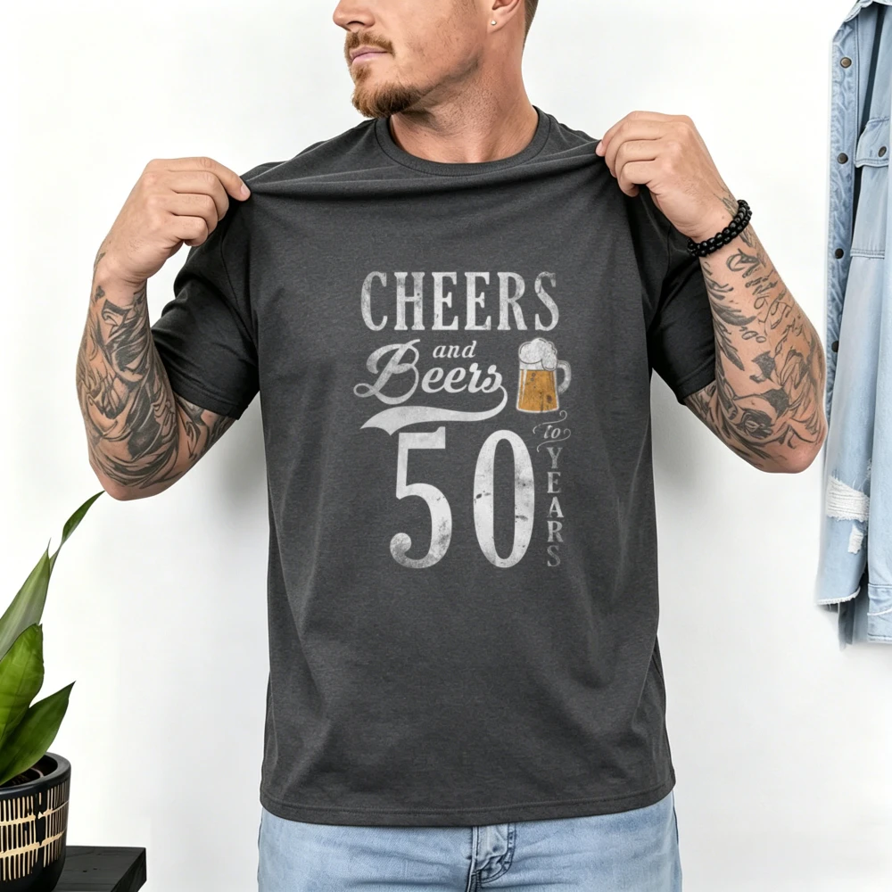 Фото Винтажная футболка 1976 года с принтом «Cheers And Beers To 50 Years» для мужчин, с эффектом потертости, с принтом кружки и цифр, к 50-летию, на пятидесятилетие №3