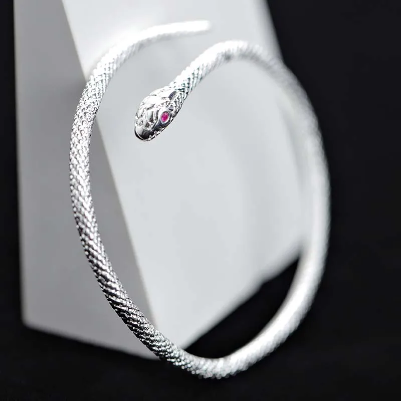 Женский браслет в форме змеи