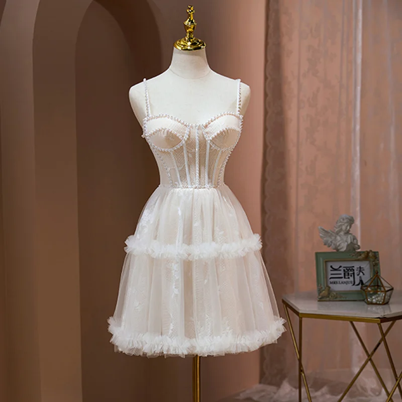 

Женское вечернее платье без бретелек, с жемчугом