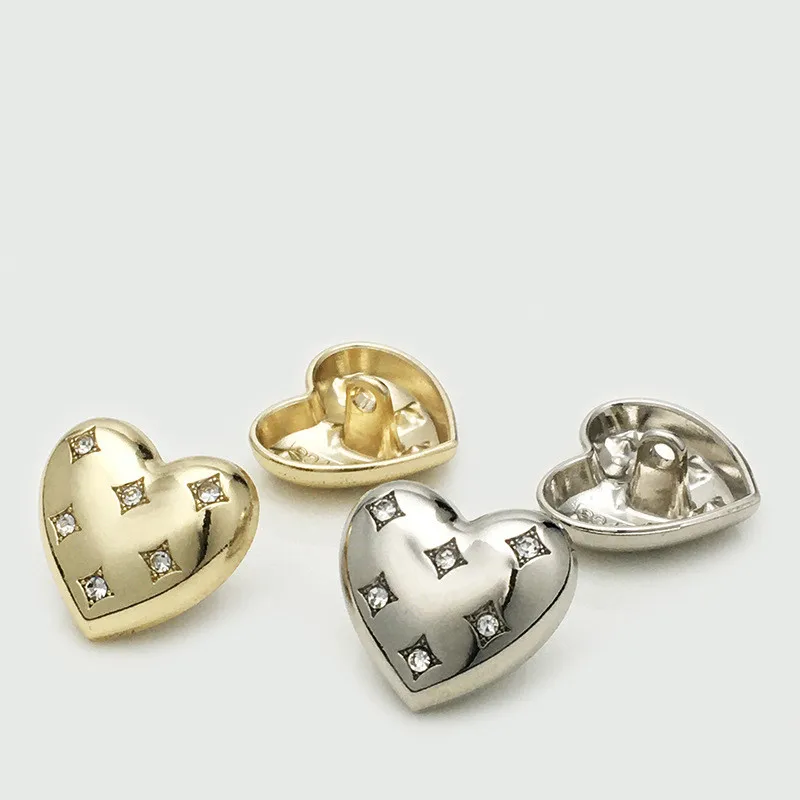 Металлические пуговицы в форме сердца 4 шт