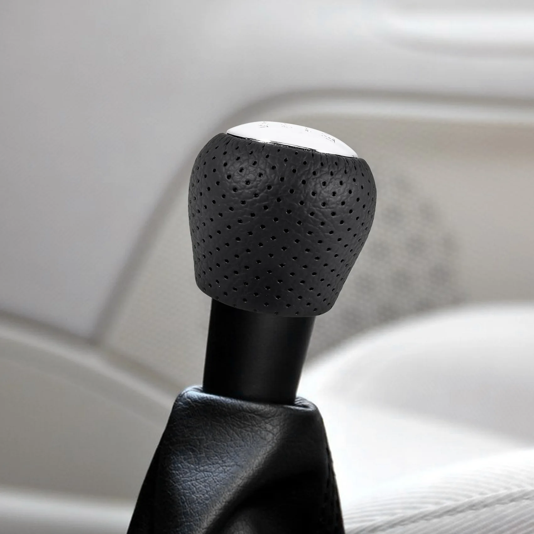 Спортивная Перфорированная кожаная ручка переключения передач хромированная